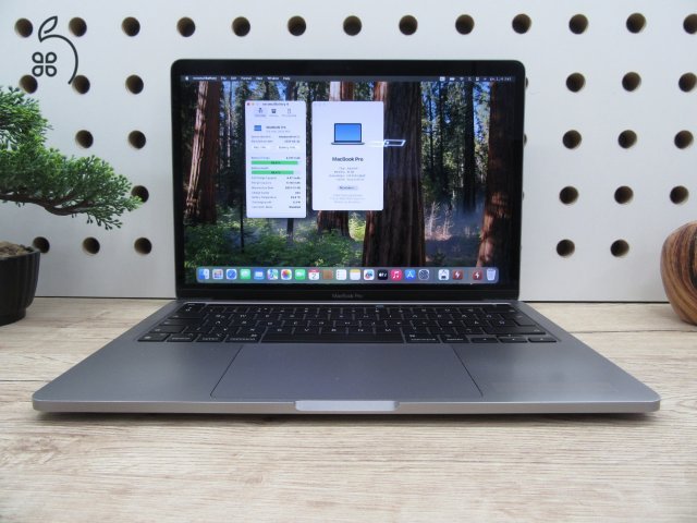 Apple Macbook Pro 13 Touchbar M1 - 2021 - Használt, megkímélt