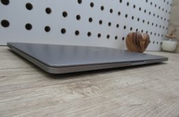 Apple Macbook Pro 13 Touchbar M1 - 2021 - Használt, megkímélt