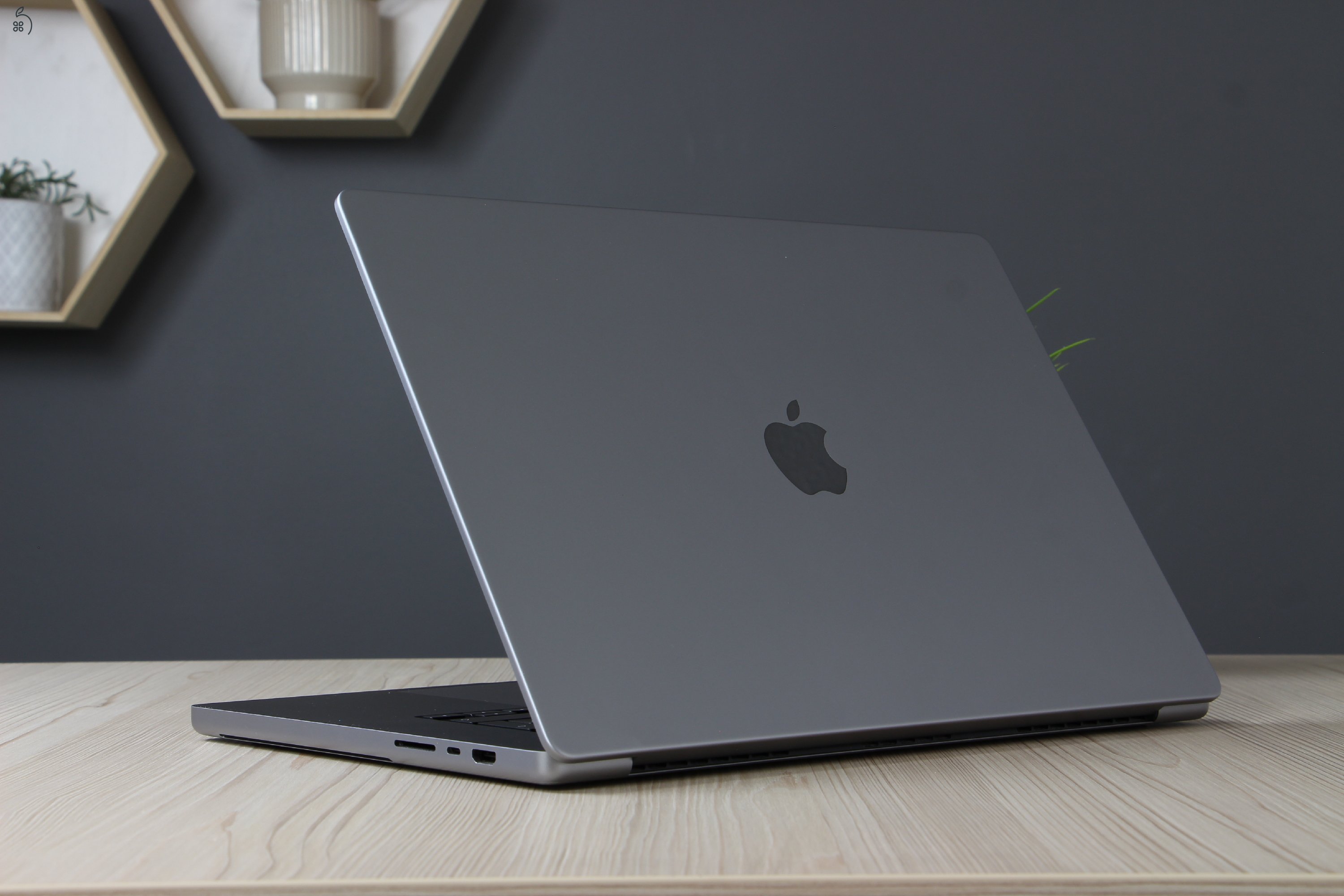 Apple MacBook Pro 16
