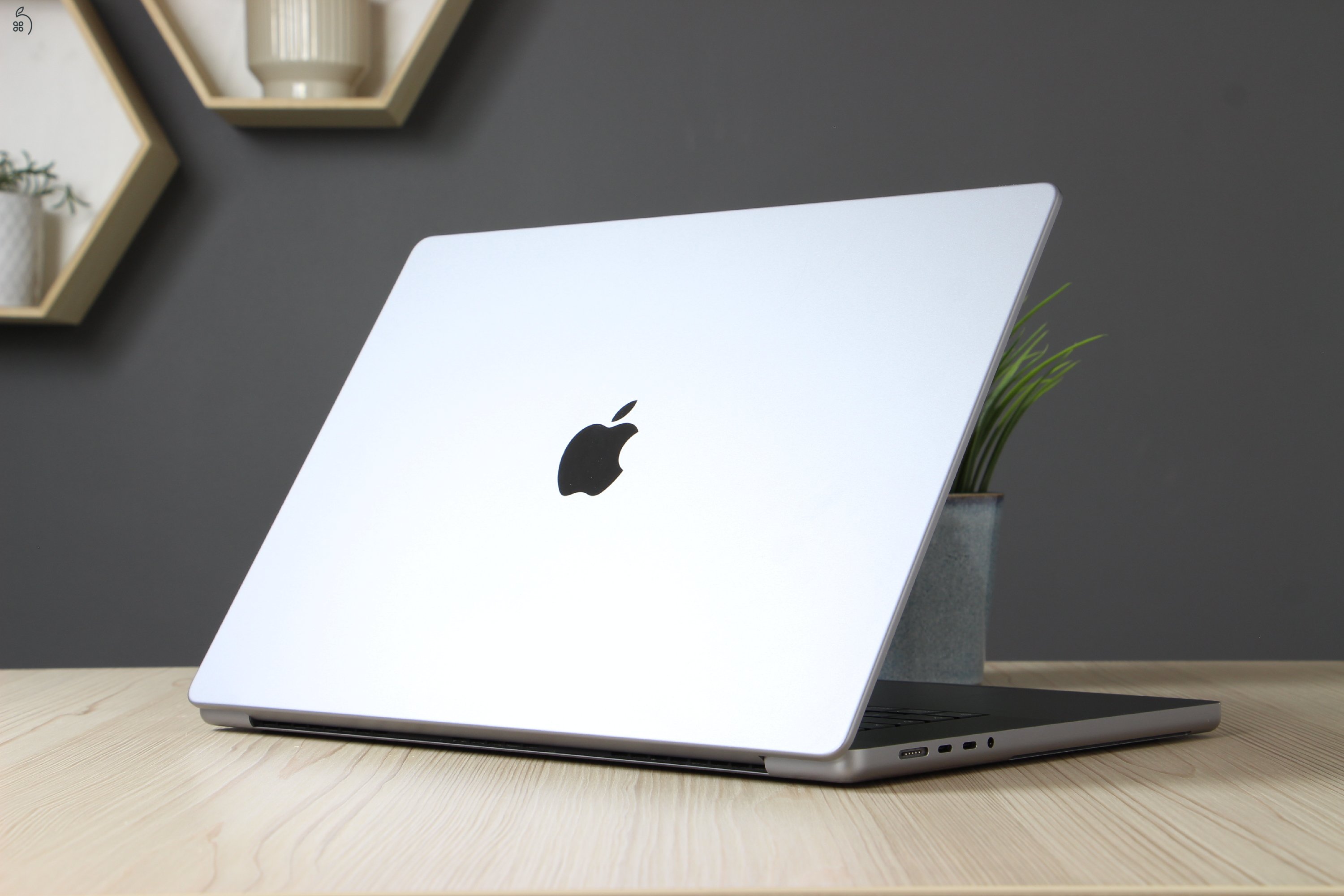Apple MacBook Pro 16