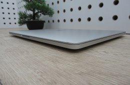 Apple Macbook Pro 13 Touchbar M1 - 2021 - Használt, megkímélt, szép állapot