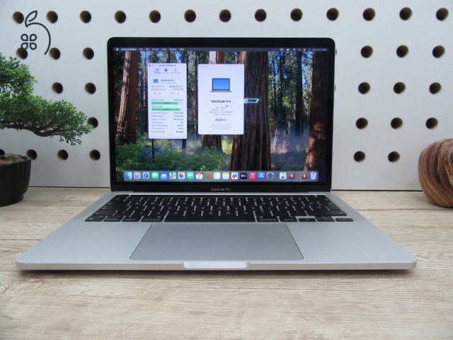 Apple Macbook Pro 13 Touchbar M1 - 2021 - Használt, megkímélt, szép állapot