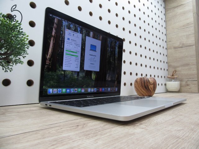 Apple Macbook Pro 13 Touchbar M1 - 2021 - Használt, megkímélt, szép állapot