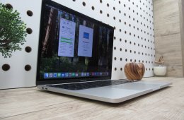 Apple Macbook Pro 13 Touchbar M1 - 2021 - Használt, megkímélt, szép állapot