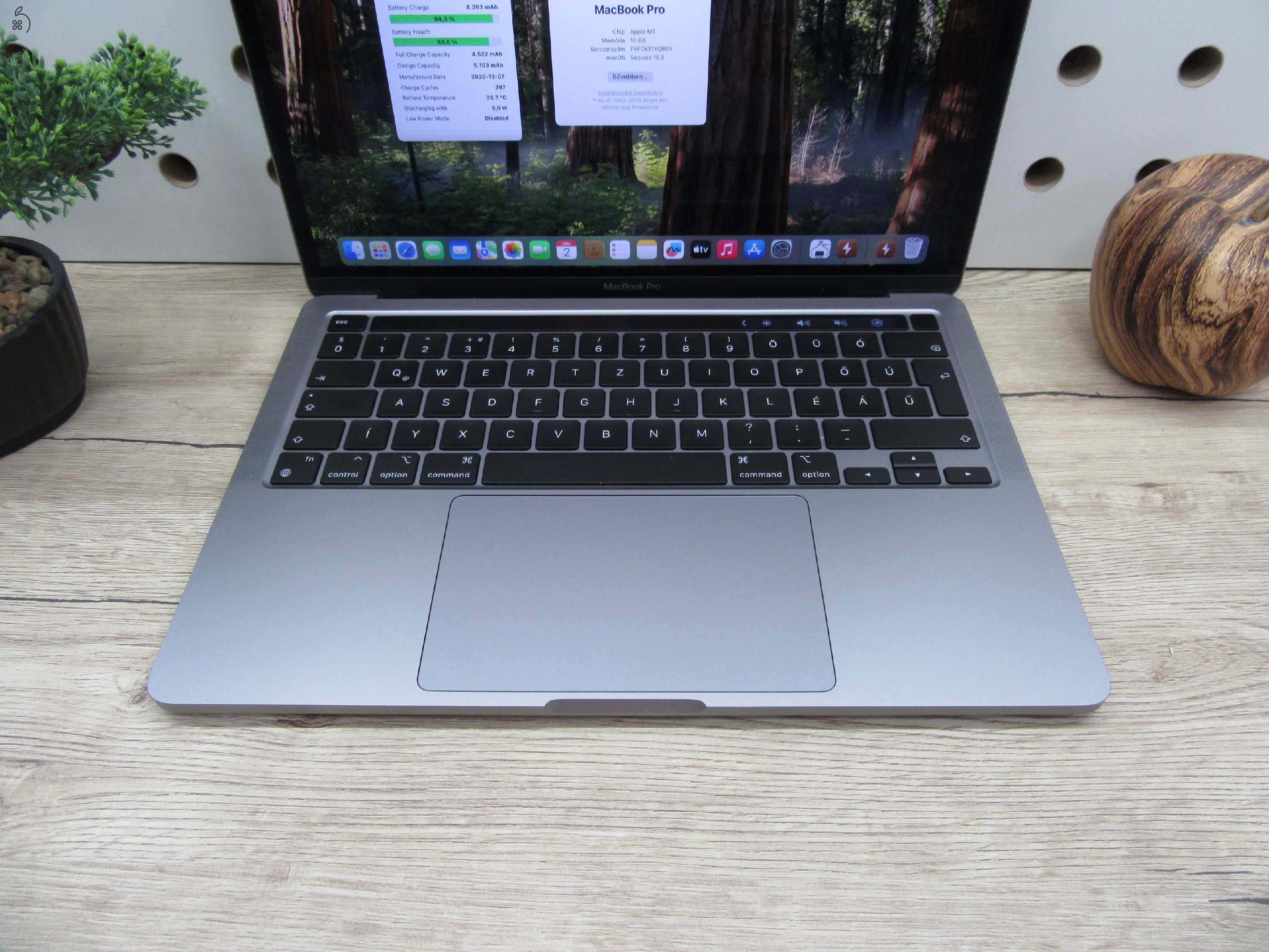 Apple Macbook Pro 13 Touchbar M1 - 2020 - Használt, szép állapot