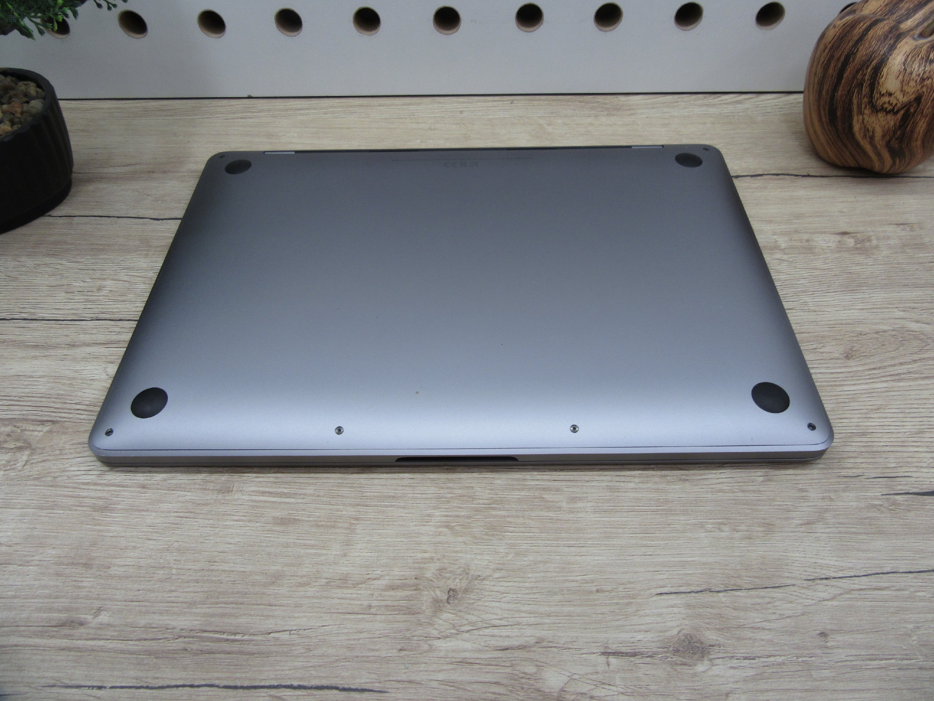 Apple Macbook Pro 13 Touchbar M1 - 2020 - Használt, szép állapot