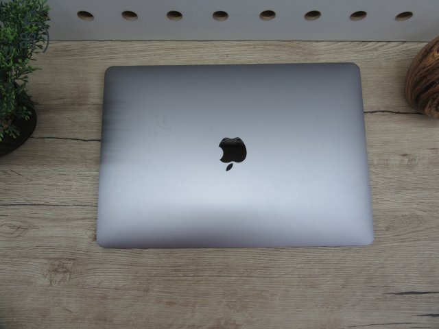 Apple Macbook Pro 13 Touchbar M1 - 2020 - Használt, szép állapot