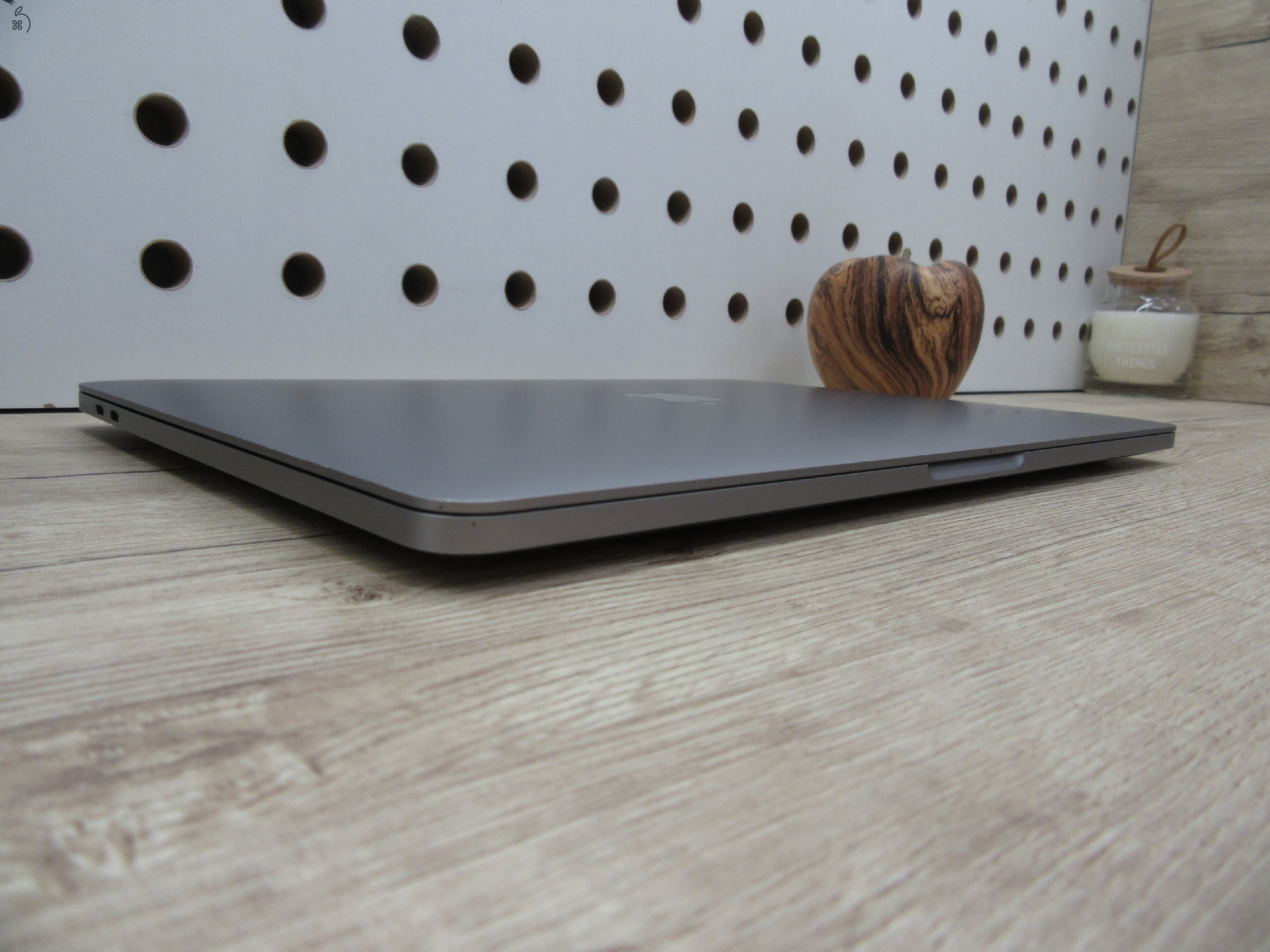 Apple Macbook Pro 13 Touchbar M1 - 2020 - Használt, szép állapot