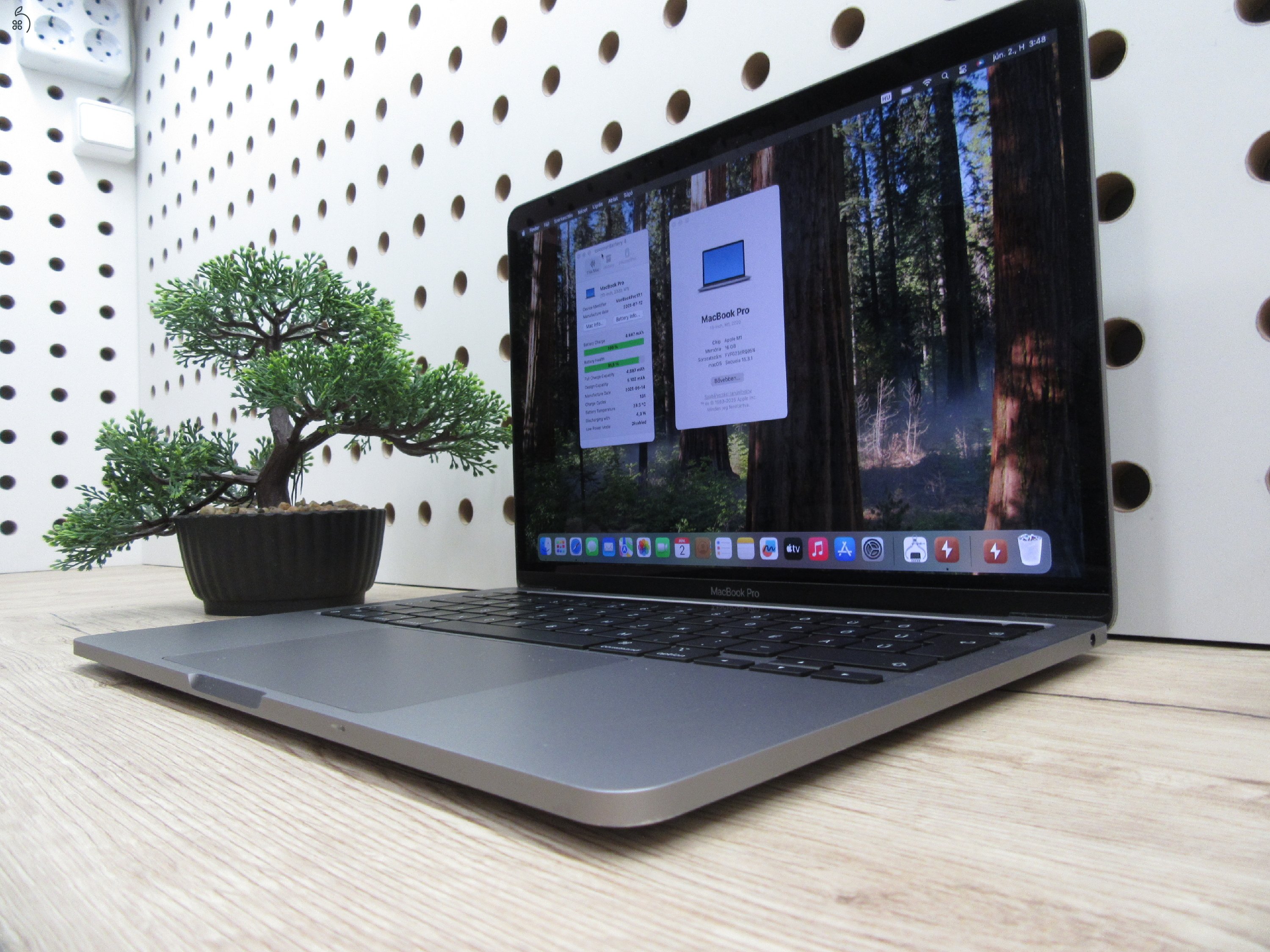  Apple Macbook Pro 13 Touchbar M1 - 2020 - Használt, megkímélt állapot 