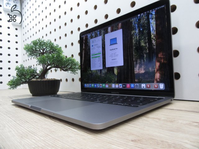  Apple Macbook Pro 13 Touchbar M1 - 2020 - Használt, megkímélt állapot 