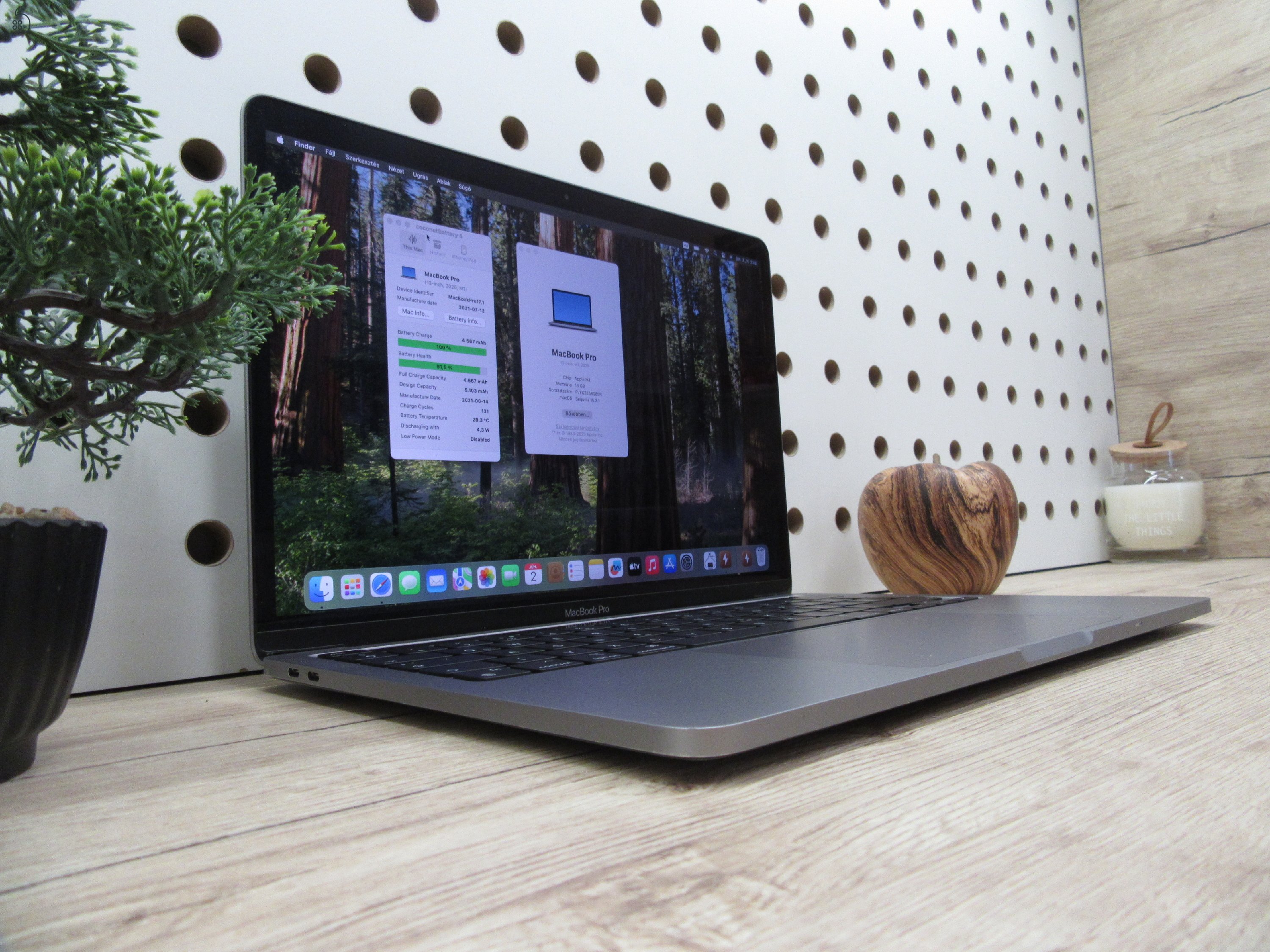  Apple Macbook Pro 13 Touchbar M1 - 2020 - Használt, megkímélt állapot 