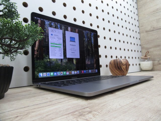  Apple Macbook Pro 13 Touchbar M1 - 2020 - Használt, megkímélt állapot 