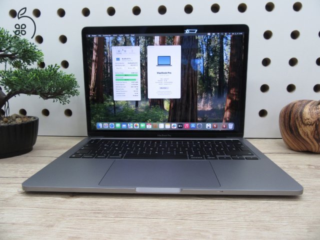  Apple Macbook Pro 13 Touchbar M1 - 2020 - Használt, megkímélt állapot 