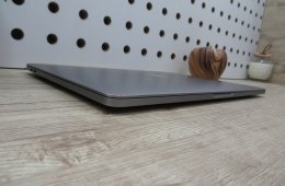  Apple Macbook Pro 13 Touchbar M1 - 2020 - Használt, megkímélt állapot 