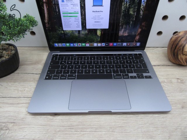  Apple Macbook Pro 13 Touchbar M1 - 2020 - Használt, megkímélt állapot 