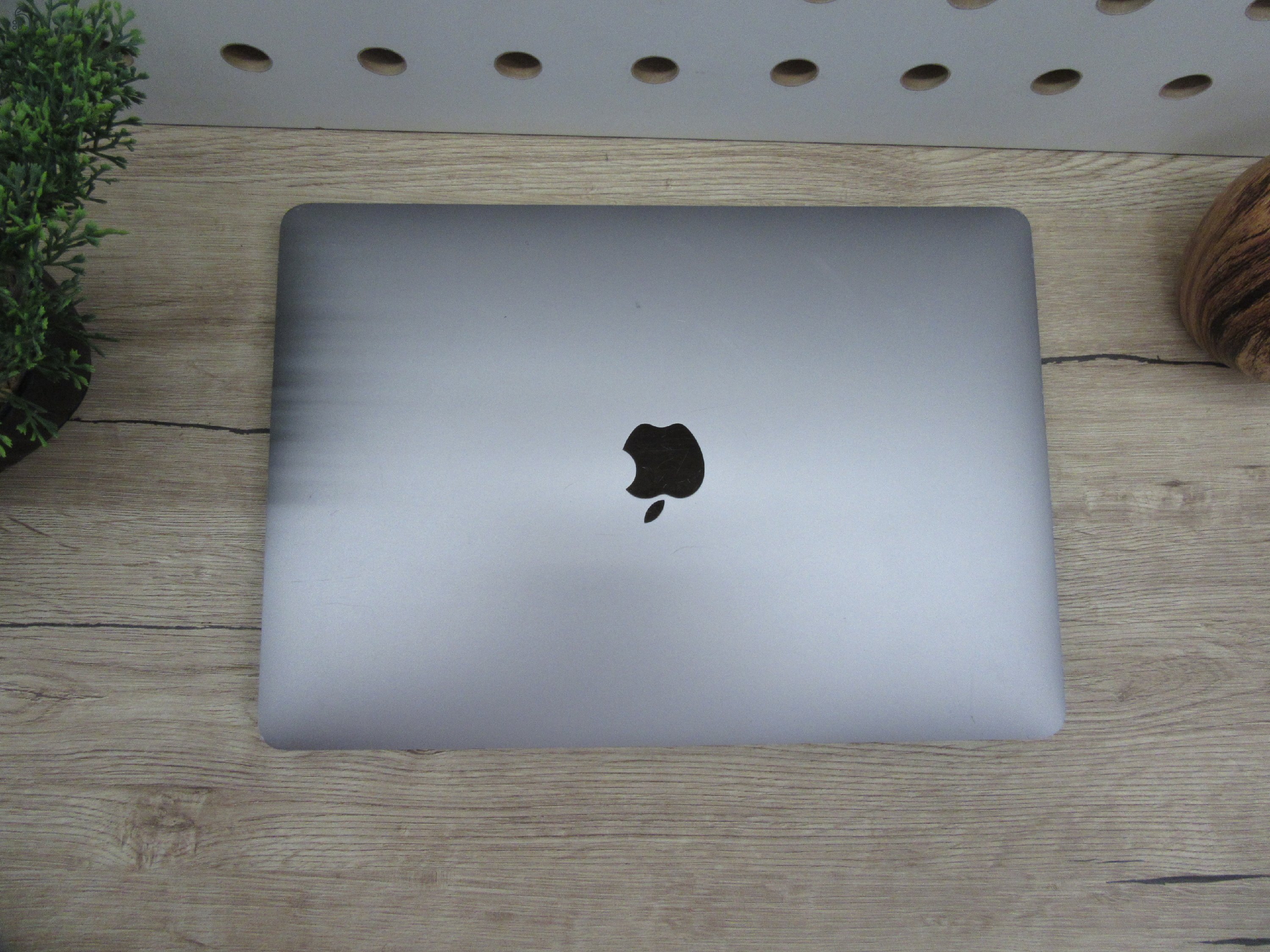  Apple Macbook Pro 13 Touchbar M1 - 2020 - Használt, megkímélt állapot 