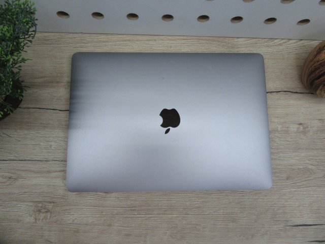  Apple Macbook Pro 13 Touchbar M1 - 2020 - Használt, megkímélt állapot 