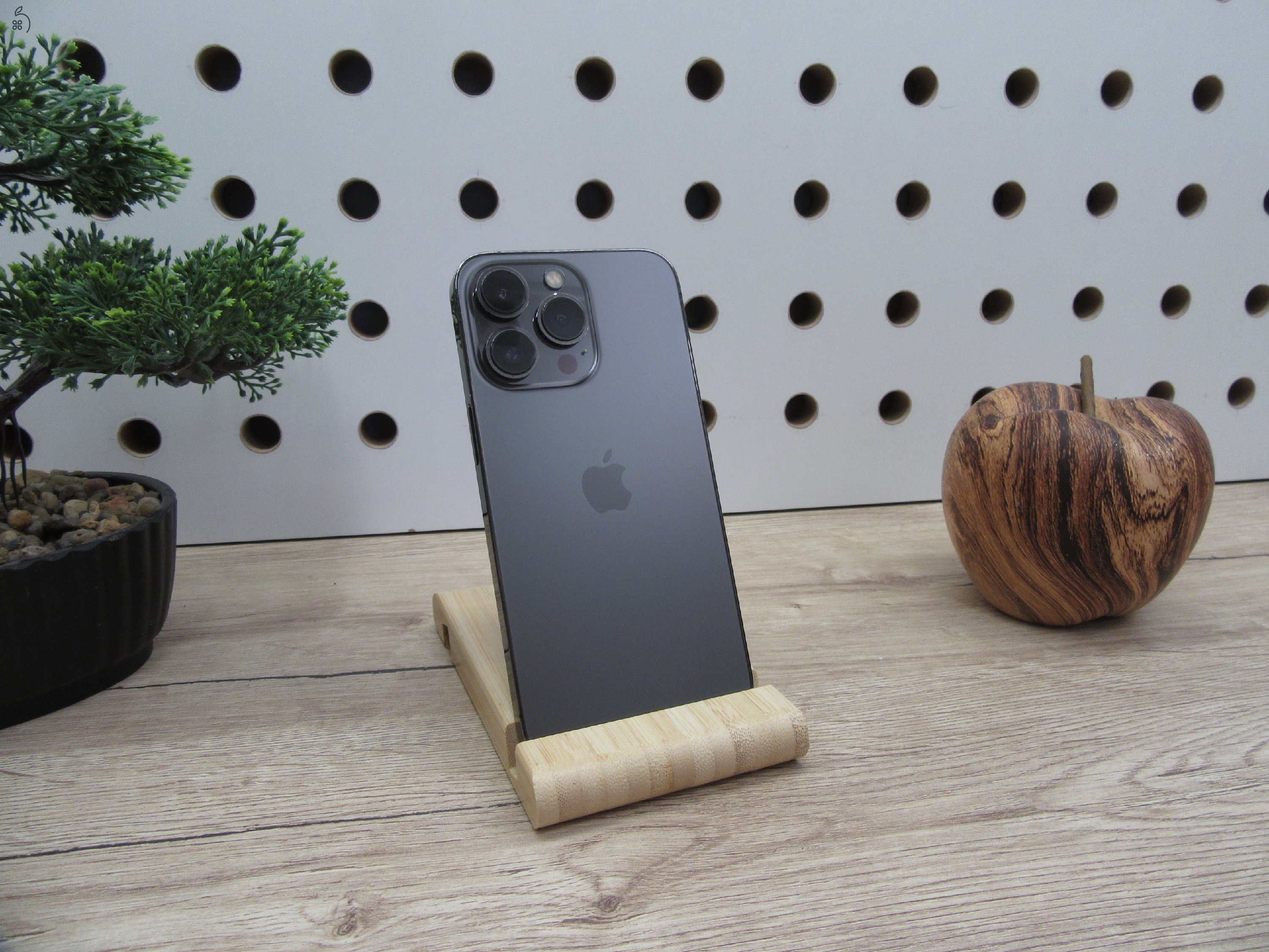 Apple iPhone 13 Pro - Graphite - Használt, karcmentes - 100%-os akku