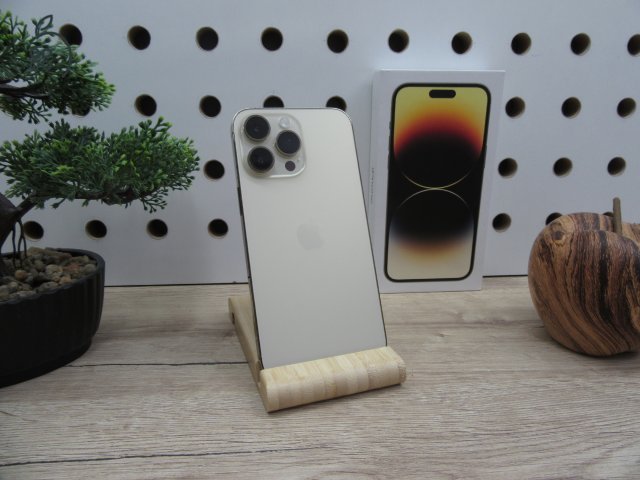 Apple iPhone 14 Pro Max - Gold - Használt, karcmentes - 100%-os akku 