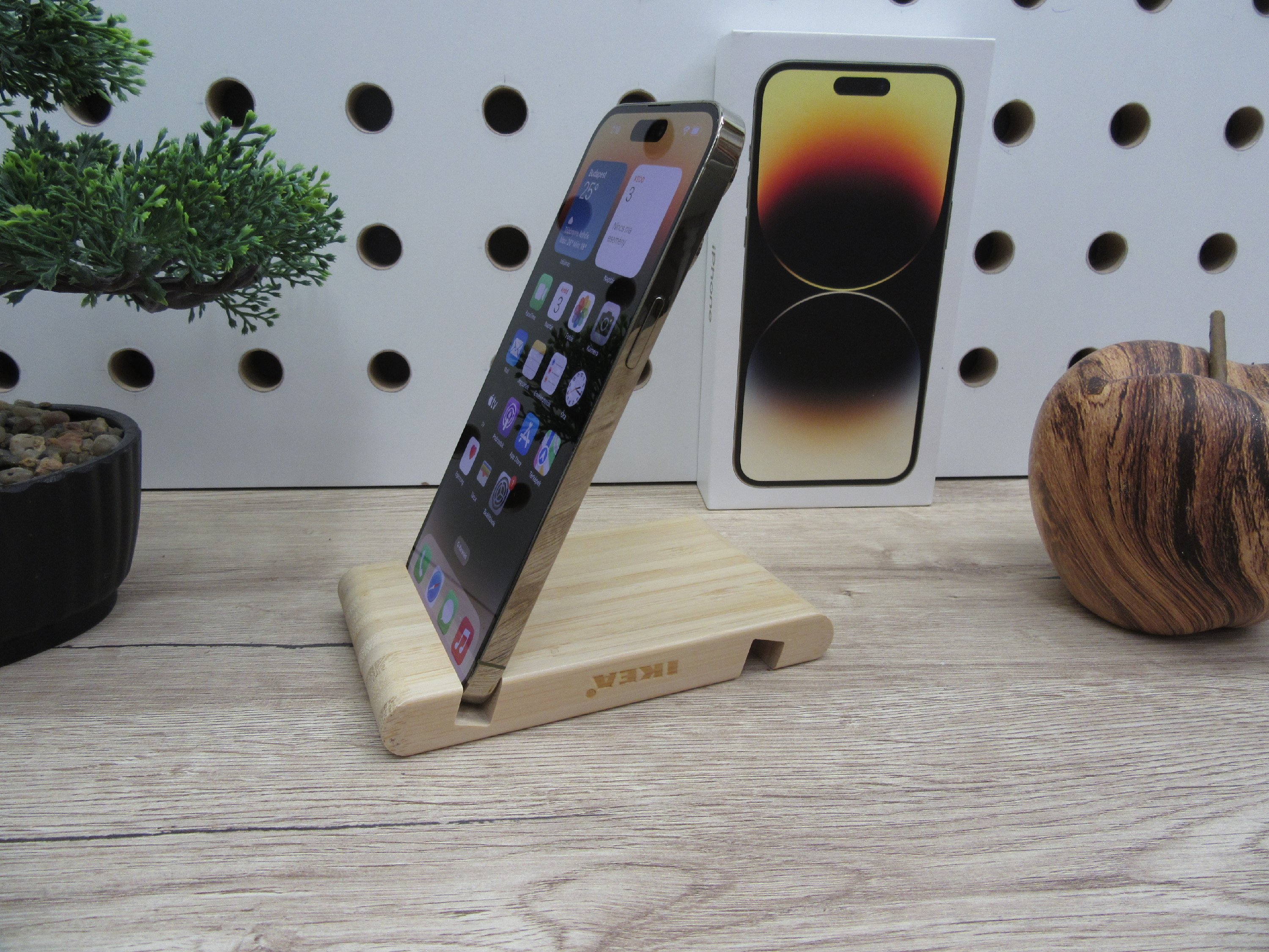 Apple iPhone 14 Pro Max - Gold - Használt, karcmentes - 100%-os akku 