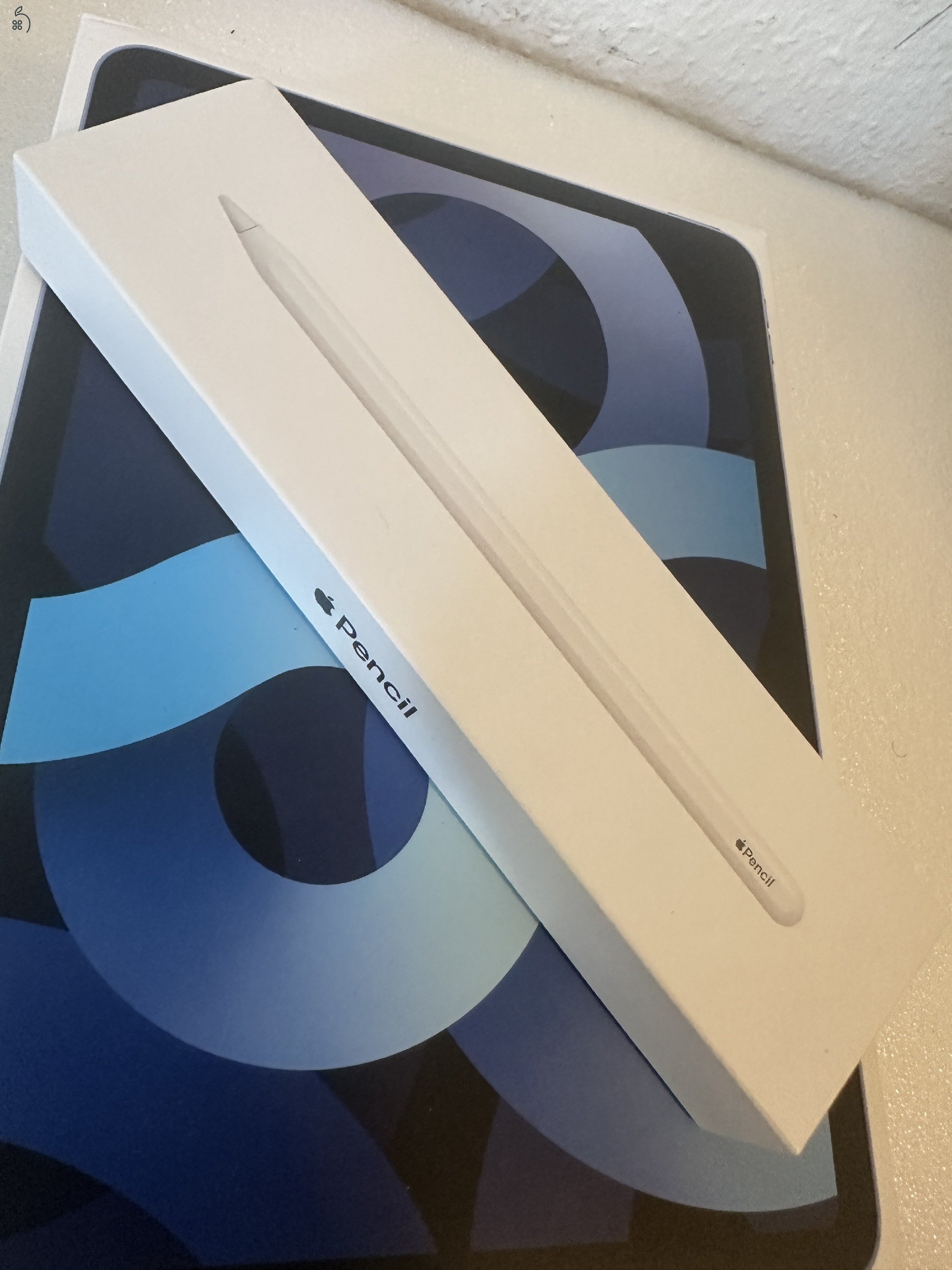 Eladó iPad Air 4 (64GB, Wi-Fi, Kék) + Apple Pencil 2 + tok – kiváló állapotban!