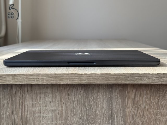 Apple MacBook Air 13 M3 16/512 éjfekete, AppleCare+ 2027.10