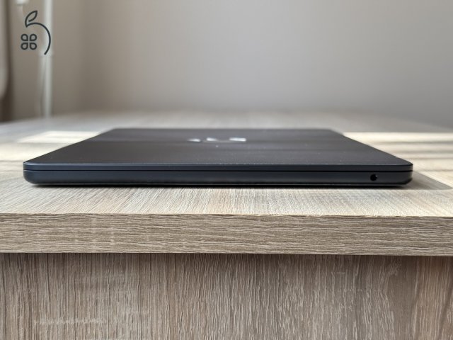 Apple MacBook Air 13 M3 16/512 éjfekete, AppleCare+ 2027.10