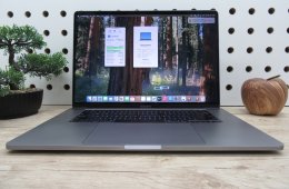 Apple Retina Macbook Pro Touchbar 16 - 2019/2021-es gyártás - Használt, karcmetes állapot - 32 Gb Ram - USA Bill