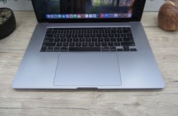 Apple Retina Macbook Pro Touchbar 16 - 2019/2021-es gyártás - Használt, karcmetes állapot - 32 Gb Ram - USA Bill