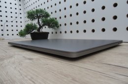 Apple Retina Macbook Pro Touchbar 16 - 2019/2021-es gyártás - Használt, karcmetes állapot - 32 Gb Ram - USA Bill