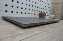 Apple Retina Macbook Pro Touchbar 16 - 2019/2021-es gyártás - Használt, karcmetes állapot - 32 Gb Ram - USA Bill