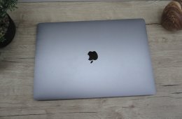 Apple Retina Macbook Pro Touchbar 16 - 2019/2021-es gyártás - Használt, karcmetes állapot - 32 Gb Ram - USA Bill