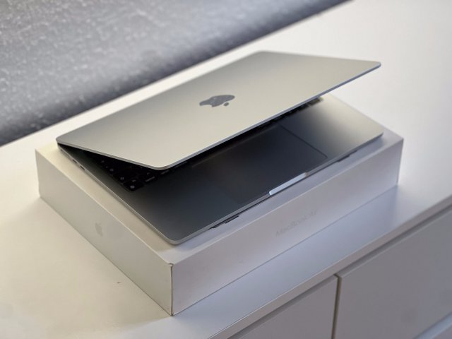 Hibátlan MacBook Air 2022 13 M2 256GB 2 ÉV Garanciával Számlával