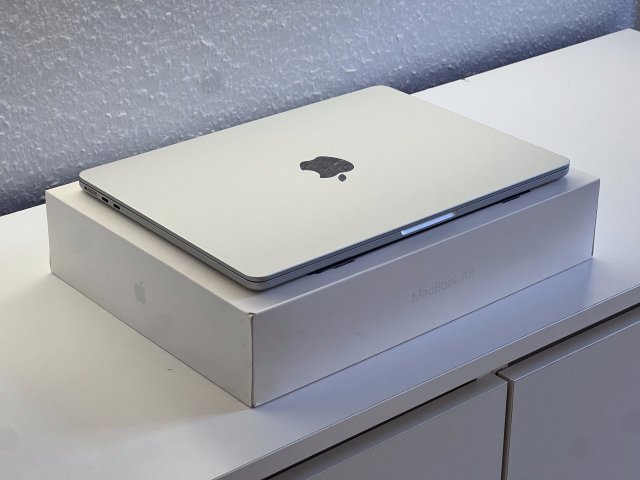 Hibátlan MacBook Air 2022 13 M2 256GB 2 ÉV Garanciával Számlával