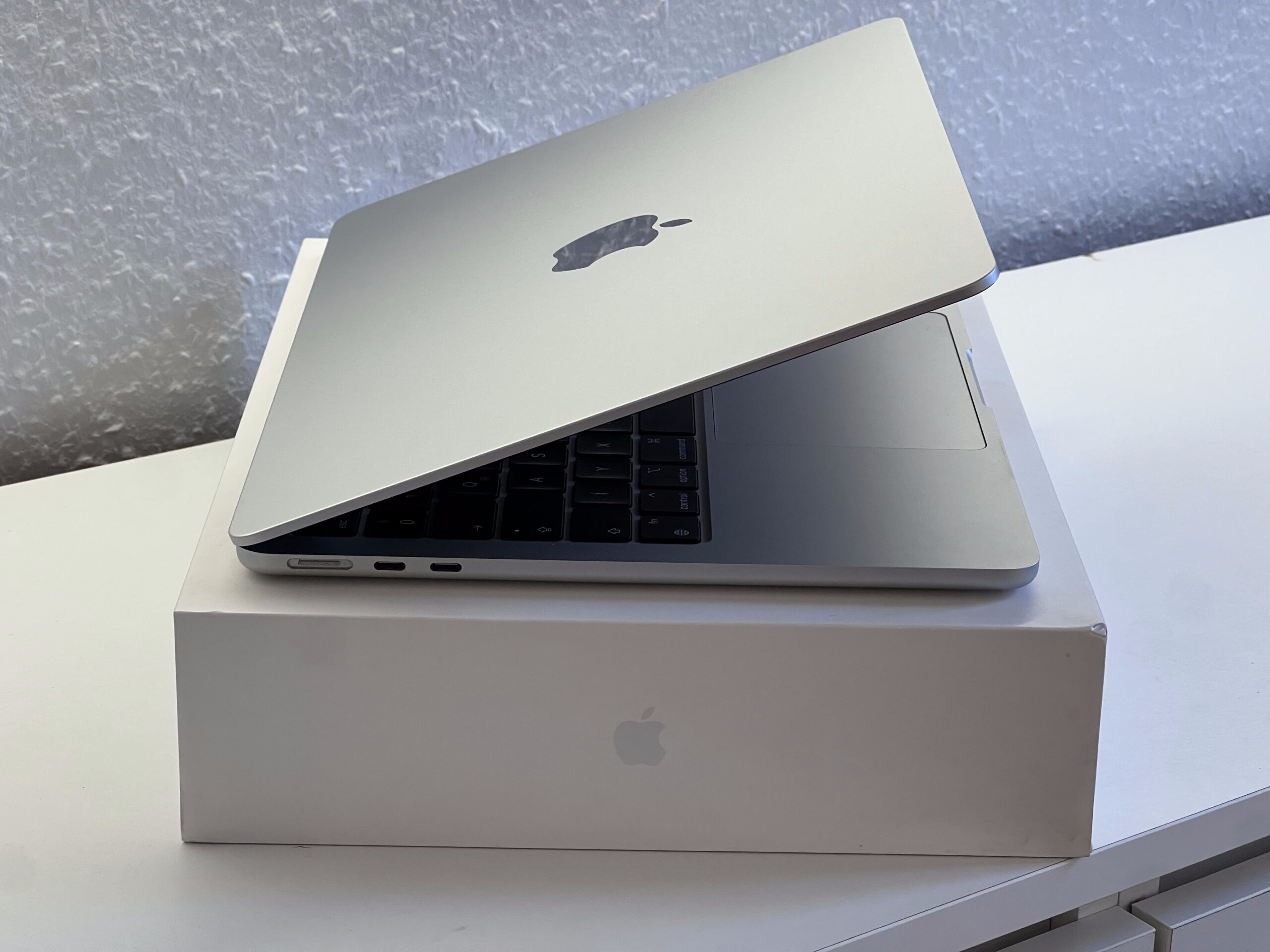 Hibátlan MacBook Air 2022 13 M2 256GB 2 ÉV Garanciával Számlával