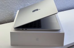 Hibátlan MacBook Air 2022 13 M2 256GB 2 ÉV Garanciával Számlával