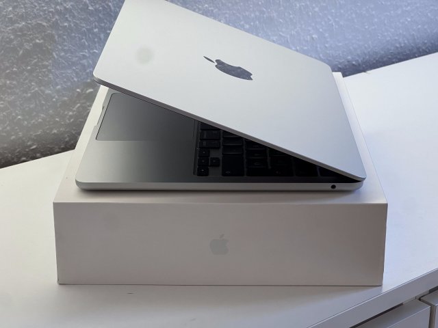 Hibátlan MacBook Air 2022 13 M2 256GB 2 ÉV Garanciával Számlával