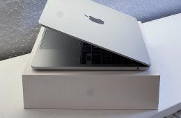 Hibátlan MacBook Air 2022 13 M2 256GB 2 ÉV Garanciával Számlával