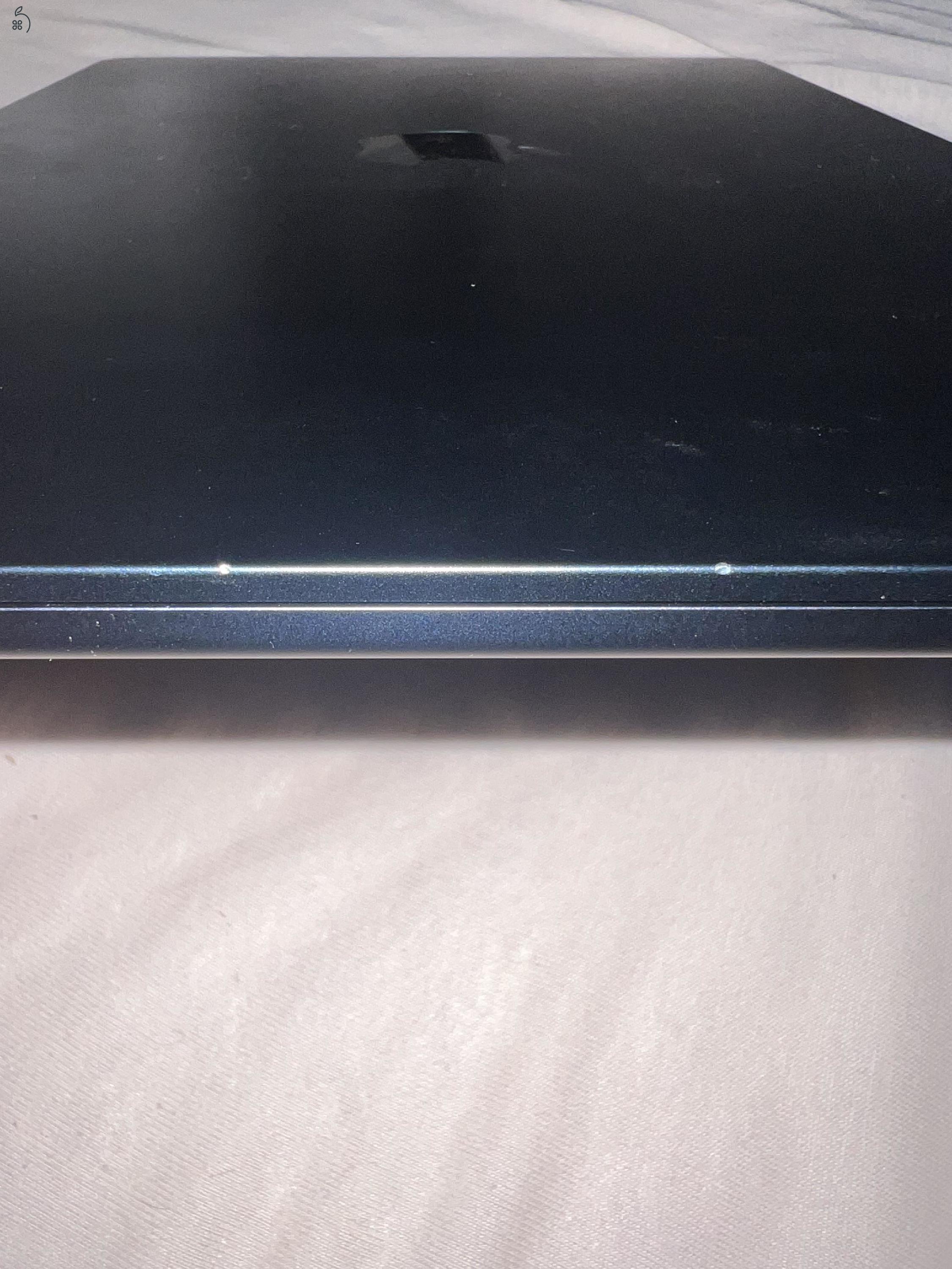2023 M2 Éjkék macbook 15