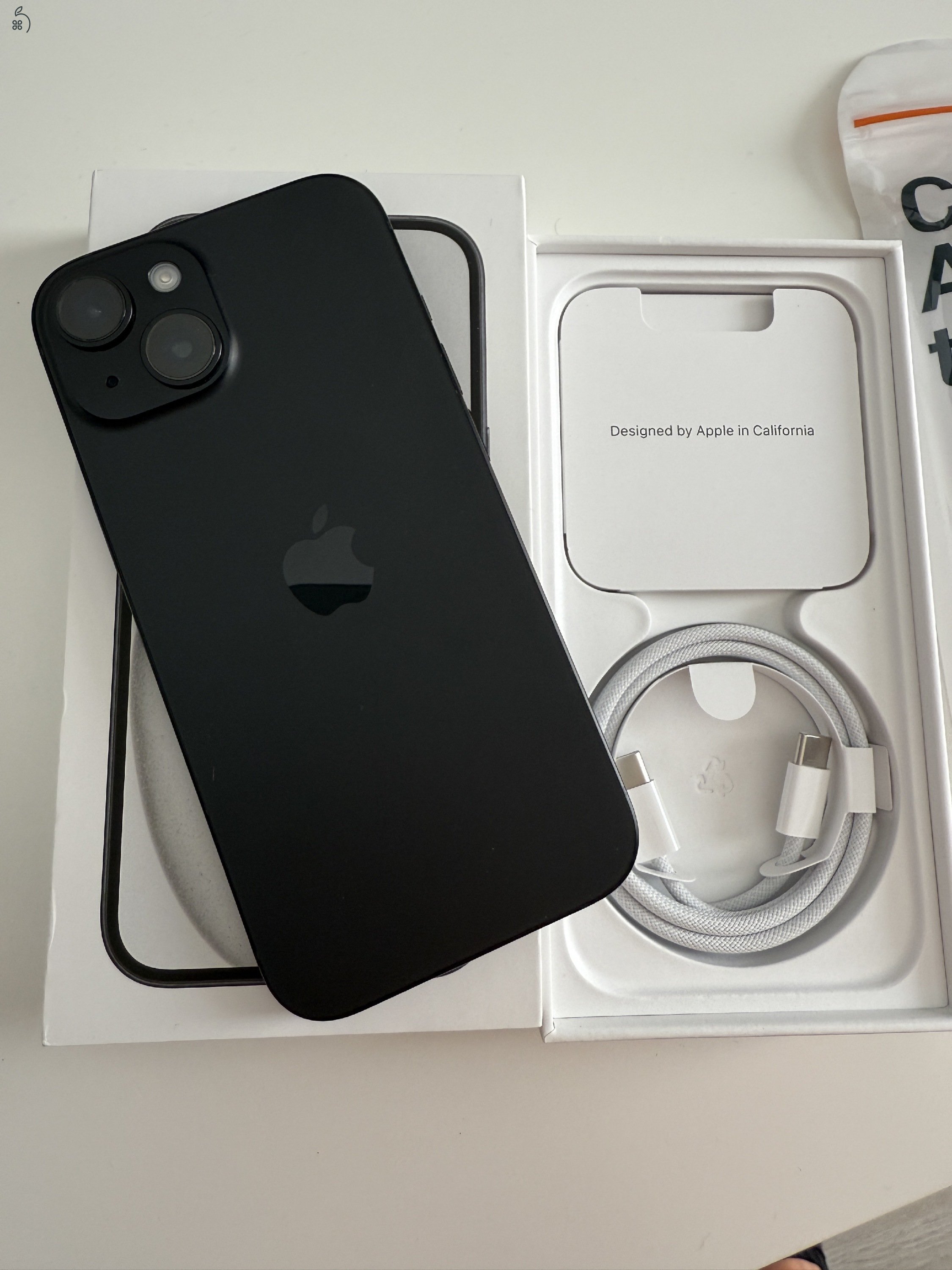 Eladó vadiúj állapotú iPhone 15, 128 GB, fekete színű! 