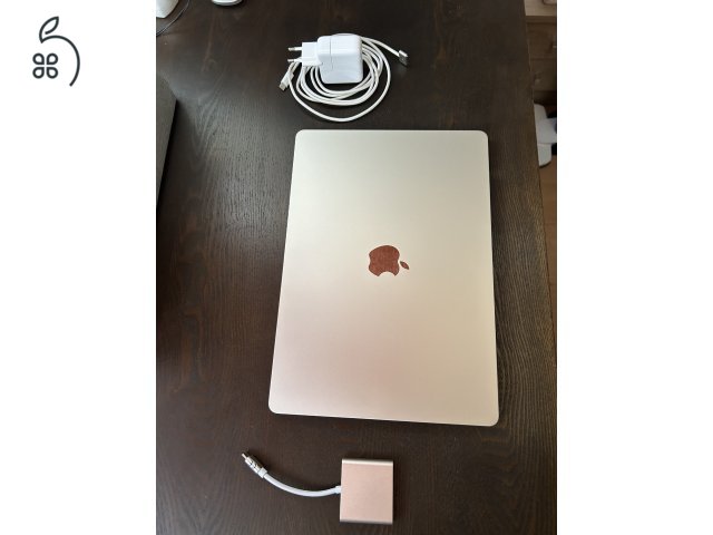 Újszerű csillagfény Macbook Air 15 M3 (256 Gb SDD)