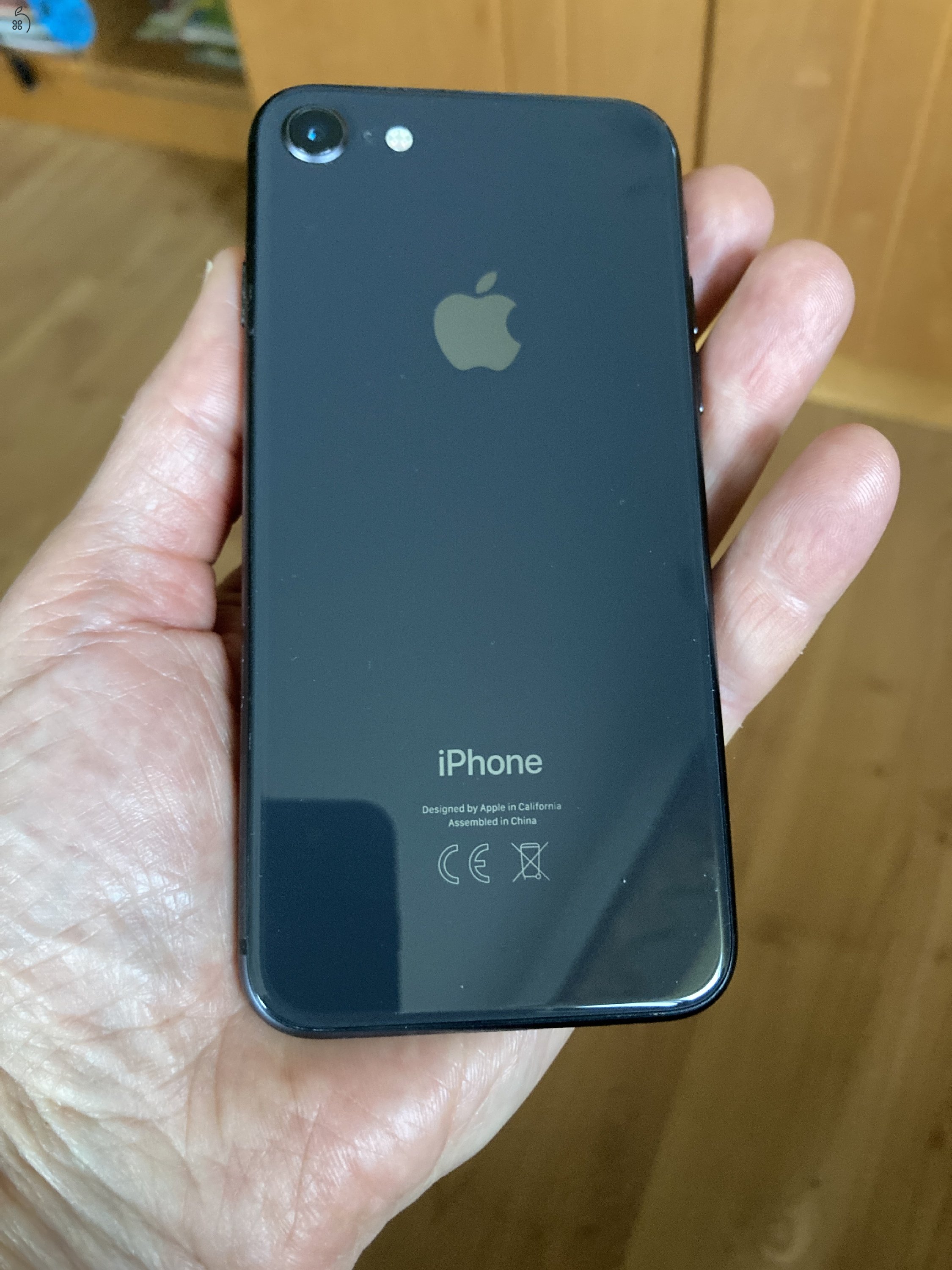 iPhone 8 fekete, 64 GB hibátlan, karcmentesen eladó