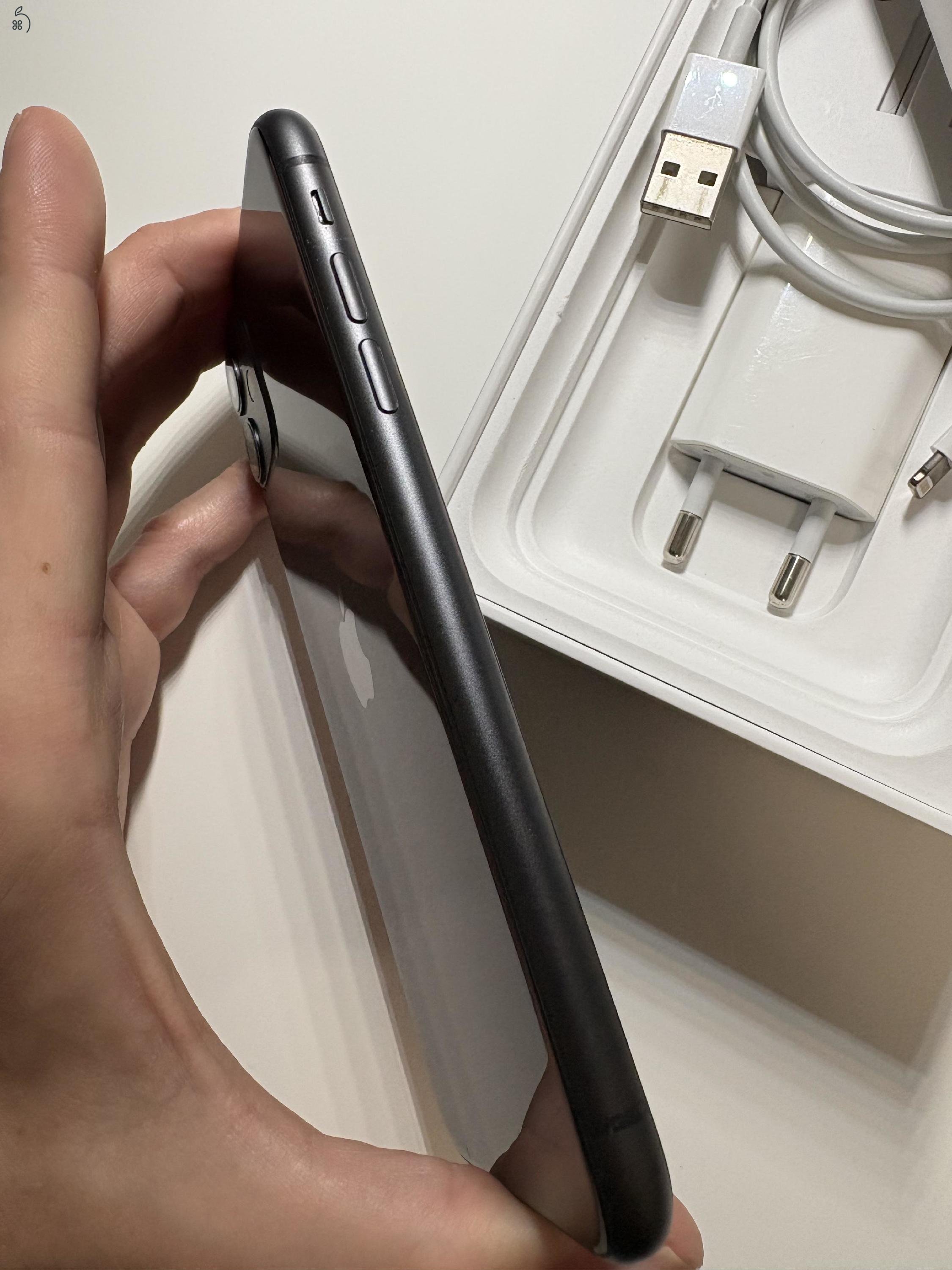 iPhone 11 Black 64 GB