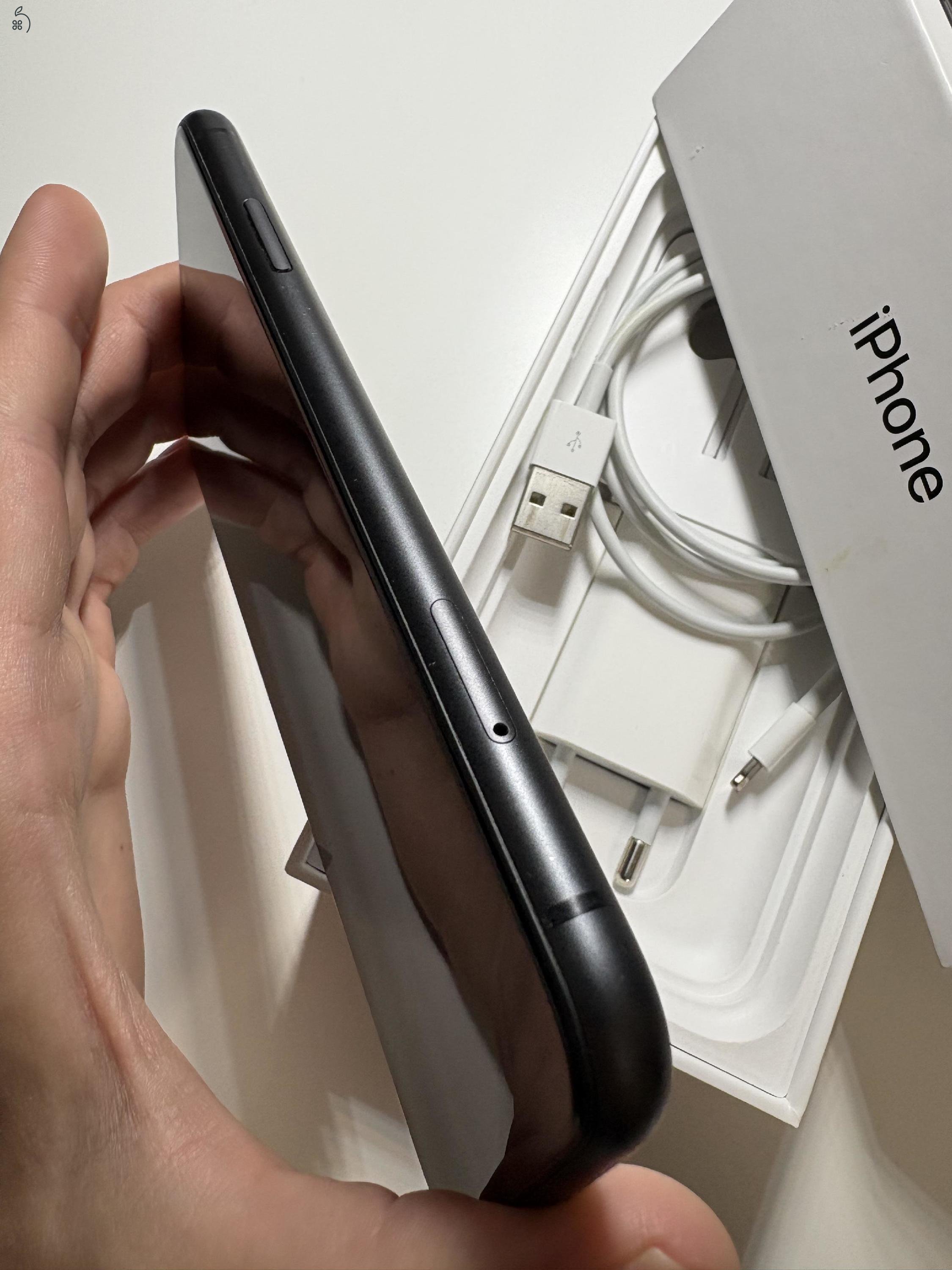 iPhone 11 Black 64 GB
