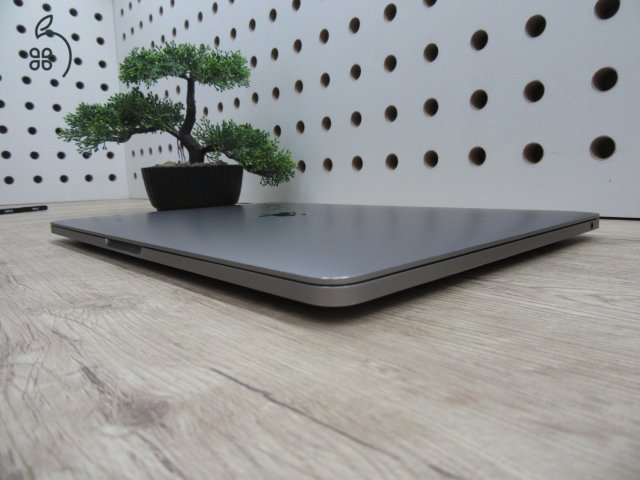 Apple Macbook Pro 13 M1 Touchbar - 2022 - Használt, szép