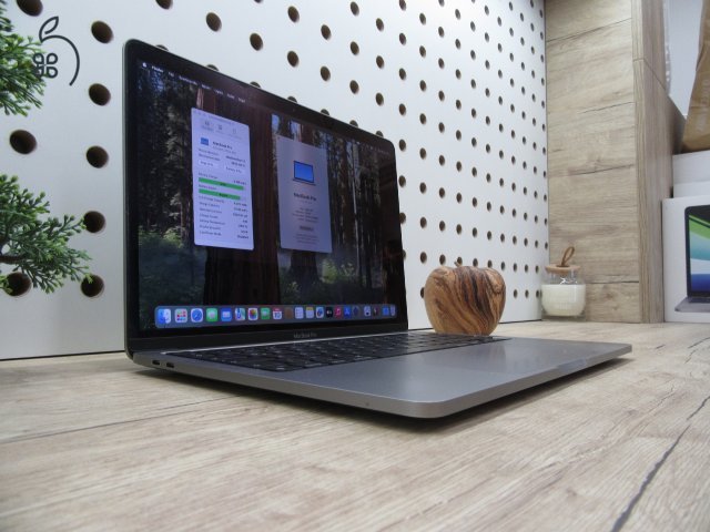 Apple Macbook Pro 13 M1 Touchbar - 2022 - Használt, szép