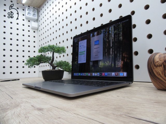 Apple Macbook Pro 13 M1 Touchbar - 2022 - Használt, szép
