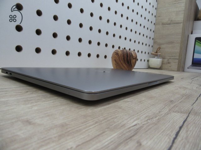 Apple Macbook Pro 13 M1 Touchbar - 2022 - Használt, szép