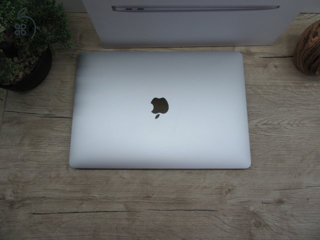 Apple Macbook Air 13 M1 - 2020 - Használt, karcmentes