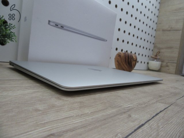 Apple Macbook Air 13 M1 - 2020 - Használt, karcmentes